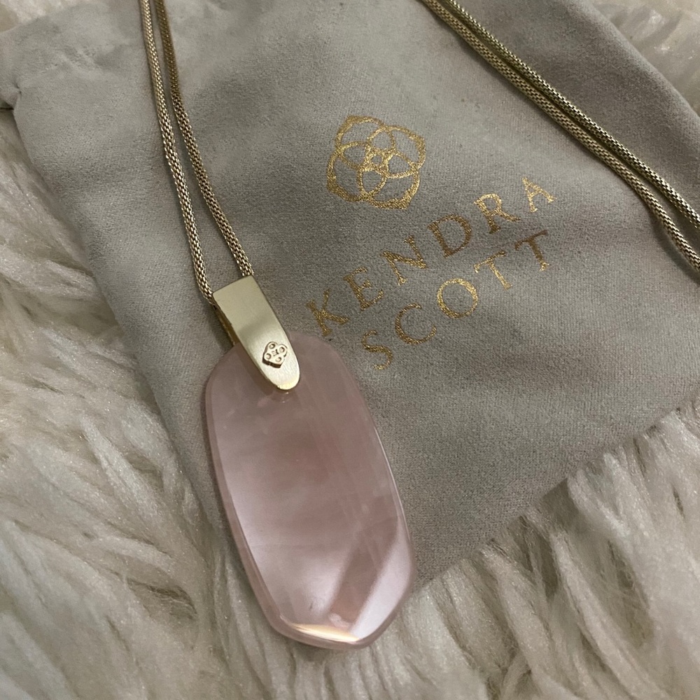 Kendra Scott Inez Long Pendant in Rose Quartz